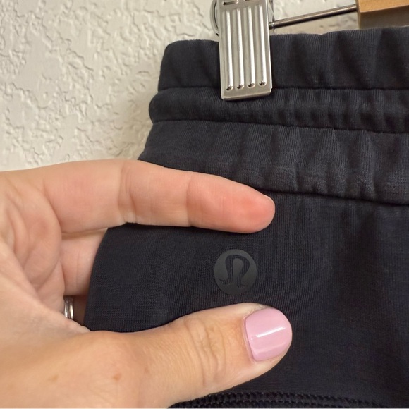 Lululemon Softstreme High-Rise Straight Leg Crop Black Size 10 - Picture 4 of 6